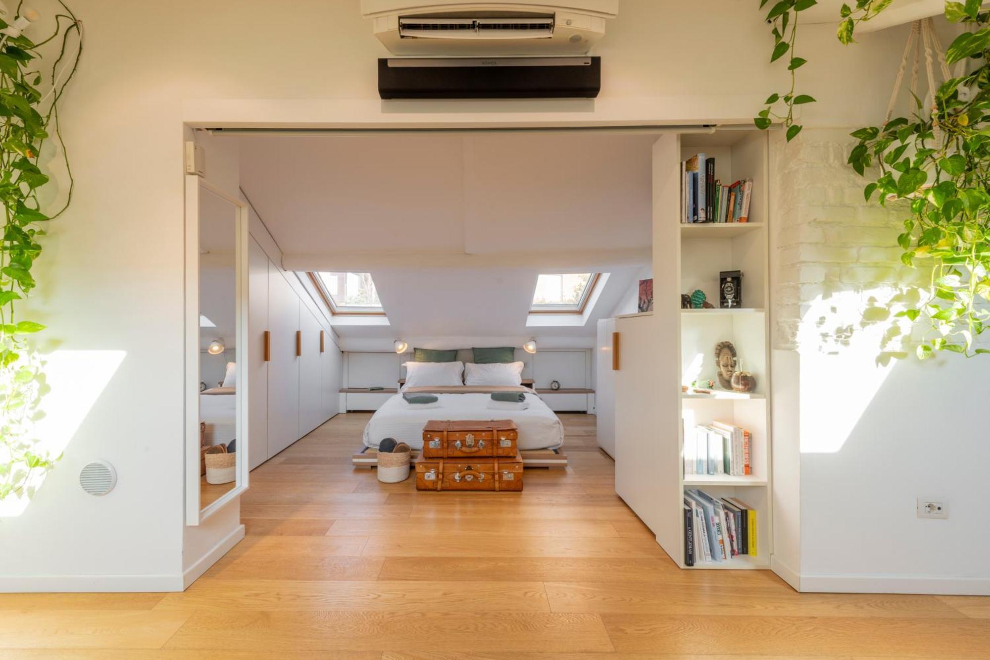 Bright Penthouse Attic In The Heart Of Appartement *